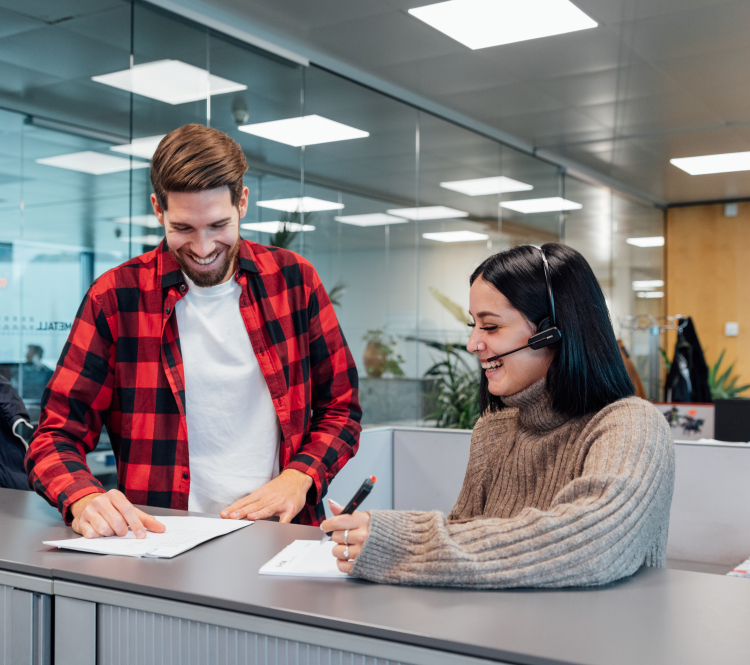 DSC_2086-Mitarbeiter (1) DSC_2086-Mitarbeiter (1)